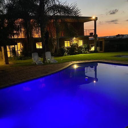 C And C Guest House/ Bed And Breakfast Pretoria-Noord Esterno foto