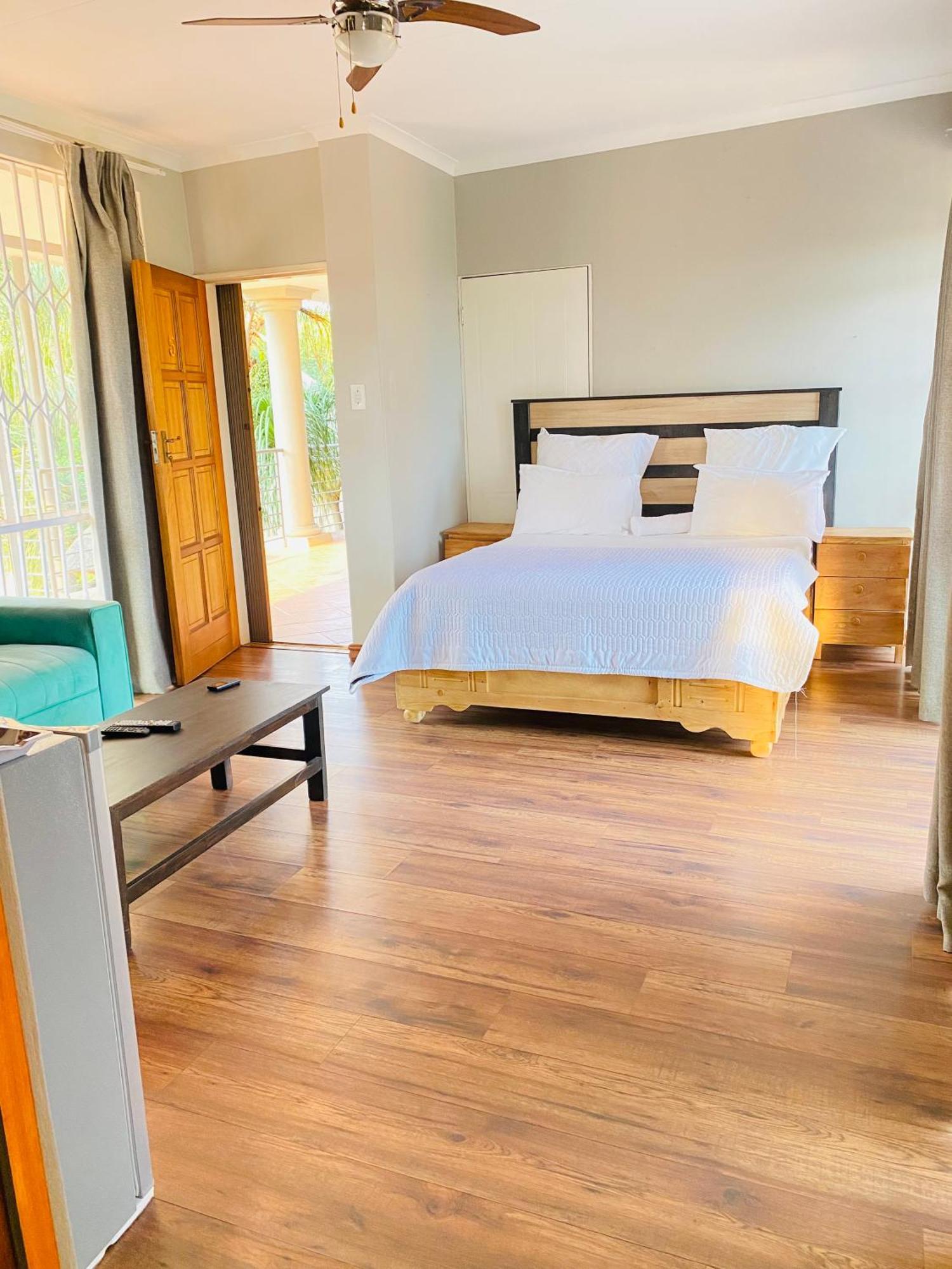 C And C Guest House/ Bed And Breakfast Pretoria-Noord Esterno foto